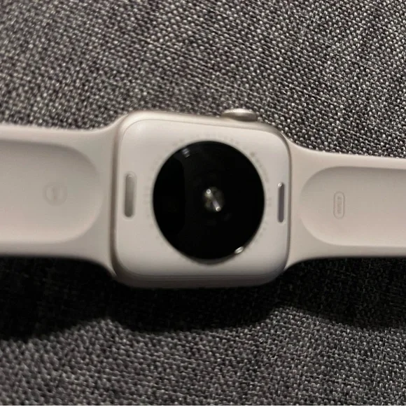 Apple Watch SE 2, Starlight 40mm - Picture 2 of 5